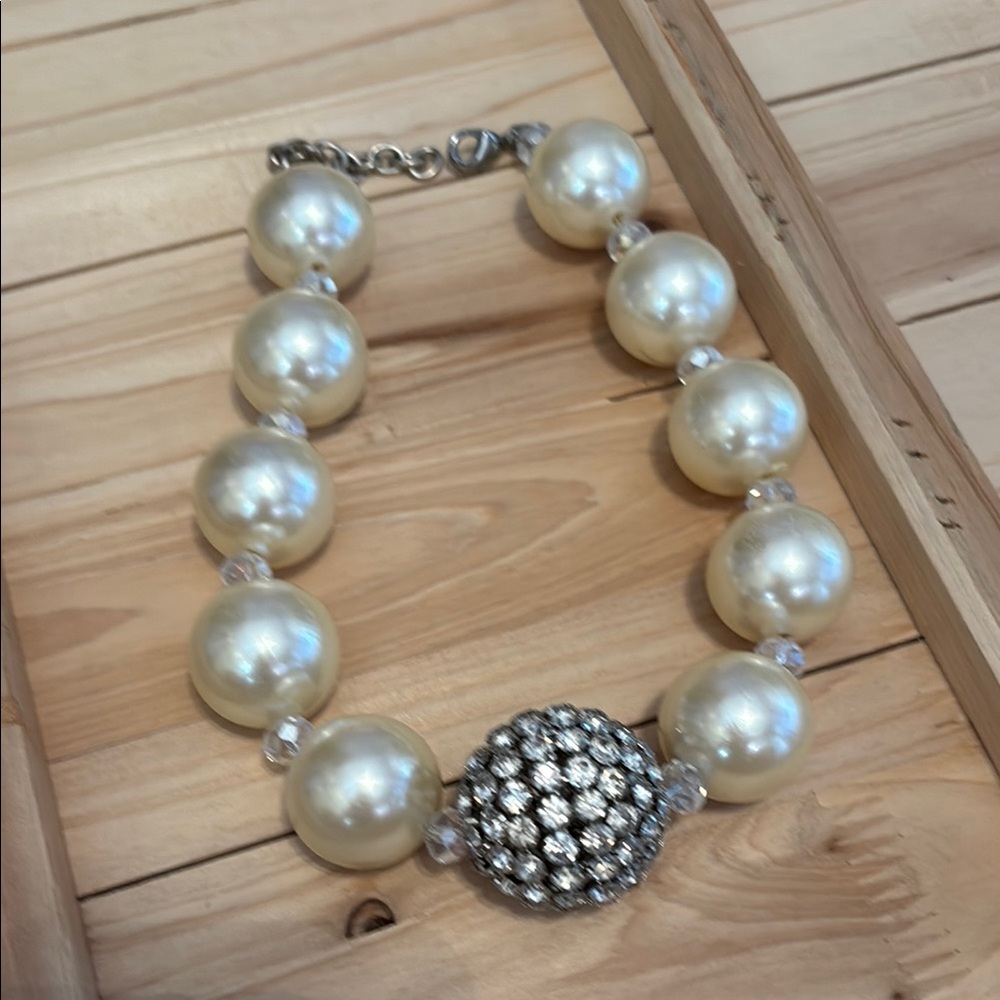 Cream and Silver Necklace with Lustrous Pearls